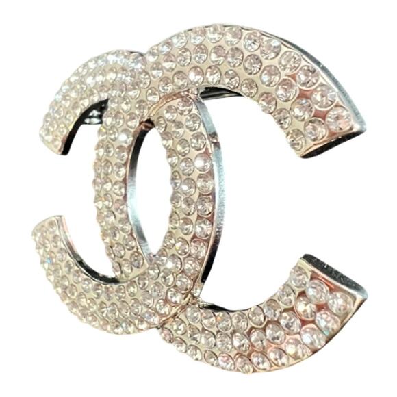 Chanel Silver Interlocking Brilliant Crystal Brooch Fall 2023 (CCXX025) - Picture 2 of 4
